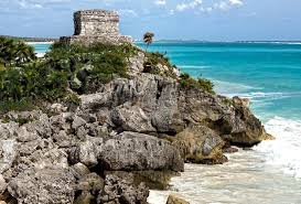 El faro de Tulum y su legado maya en la Riviera Maya