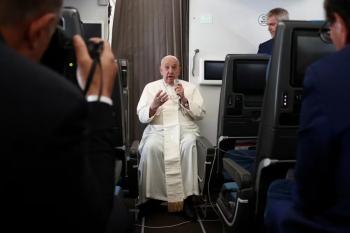 El papa Francisco llama al diálogo en Venezuela y critica las dictaduras