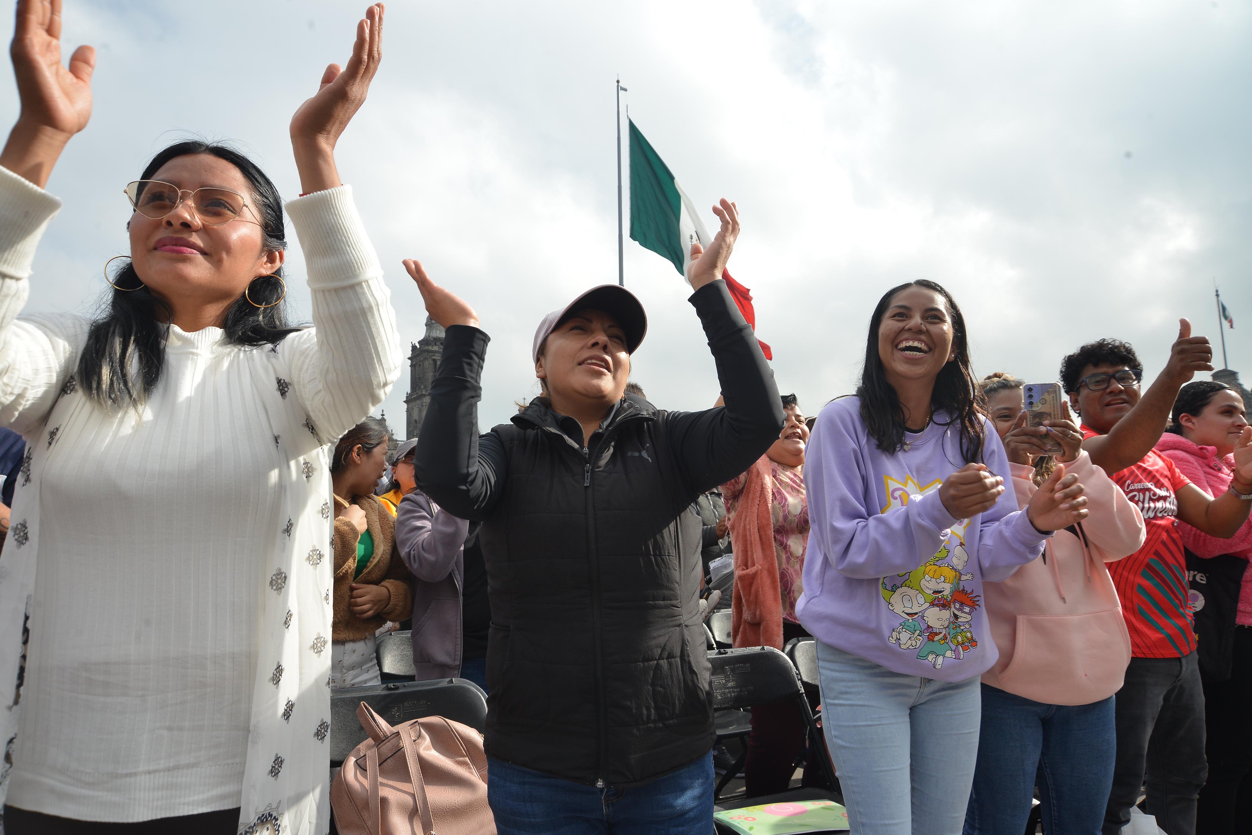 Entrega de becas “Mi Beca para Empezar” a más de 15 mil estudiantes en la Ciudad de México