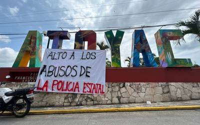 Agricultores de Teotihuacán bloquean la autopista México-Pirámides en Ecatepec