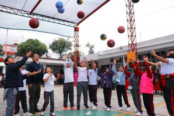 INDEPORTE Entrega Kits Deportivos en Escuelas de la Ciudad de México