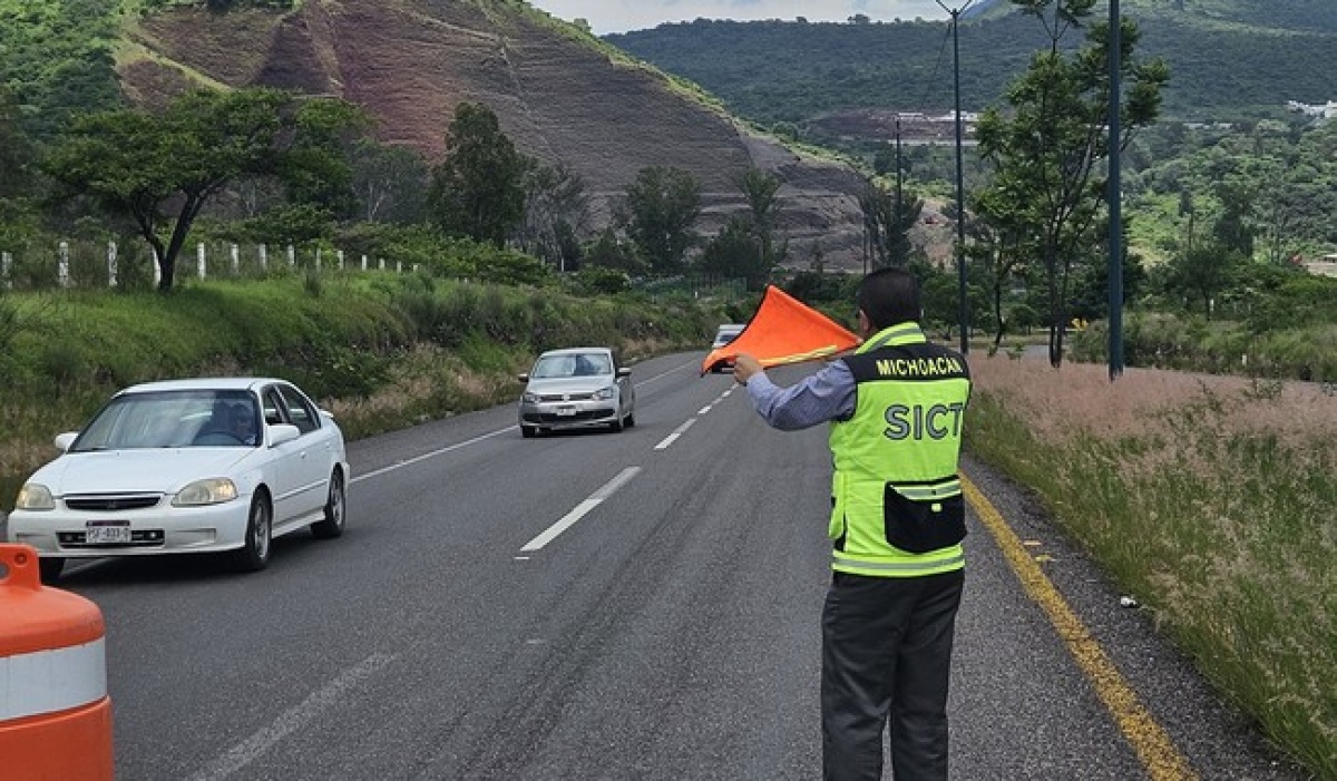 SICT atiende daños carreteros por huracanes Milton y John en diversas regiones de México