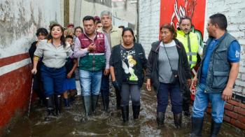 Clara Brugada promete apoyo a afectados por lluvias en Xochimilco