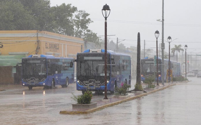 Ciclón tropical y frente frío causarán lluvias torrenciales en México