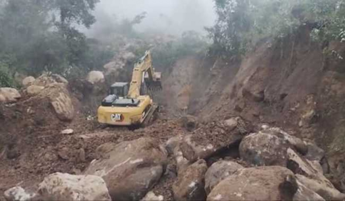 Deslave cierra la autopista Puebla-Veracruz en Cumbres de Maltrata: SICT habilita rutas alternas