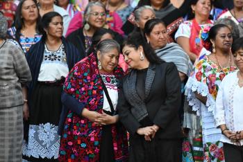 Artesanas mexicanas transforman Los Pinos en un escaparate cultural