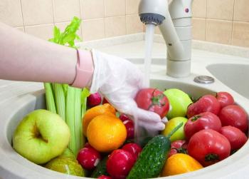 ¿Lavar frutas y verduras elimina los pesticidas por completo?