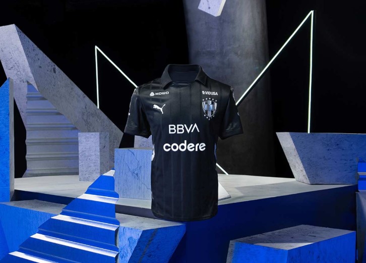 Monterrey presenta playera alternativa por los 10 años del Gigante de Acero