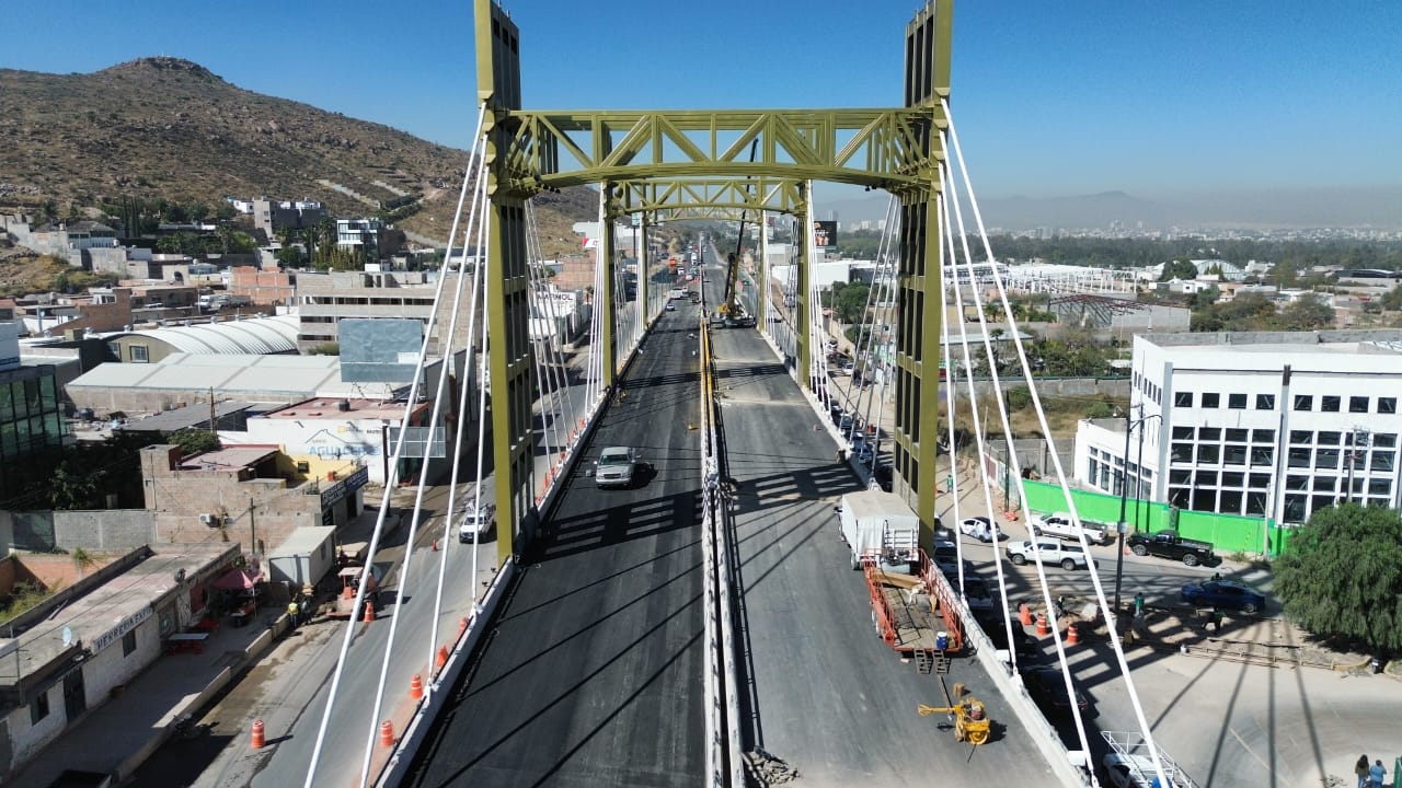 Gobierno Estatal mejora movilidad con puente en Circuito Potosí