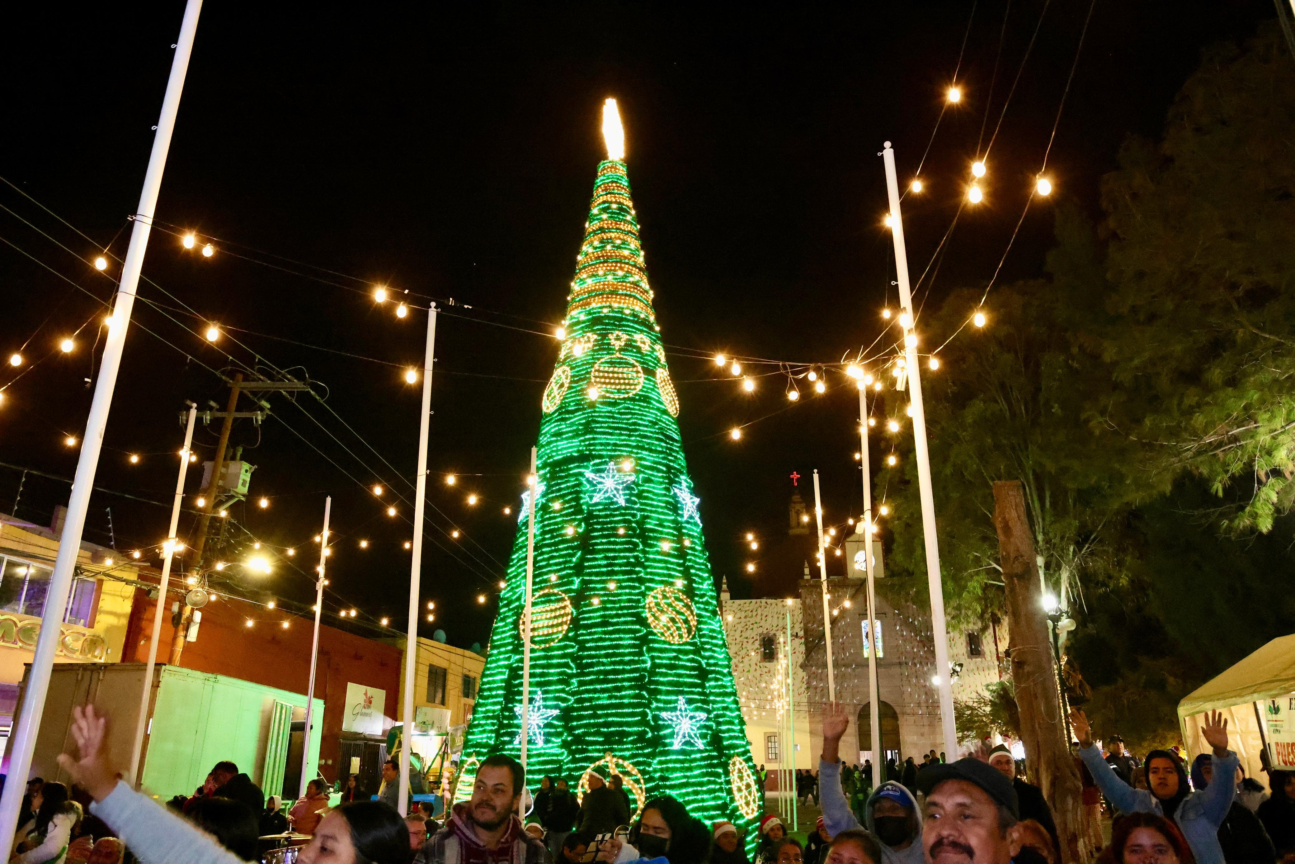 Ricardo Gallardo lleva la alegría de las posadas navideñas a Villa de Reyes y Villa de Pozos