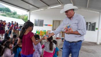 Gobierno Estatal celebra posadas navideñas en comunidades apartadas de Santa Catarina