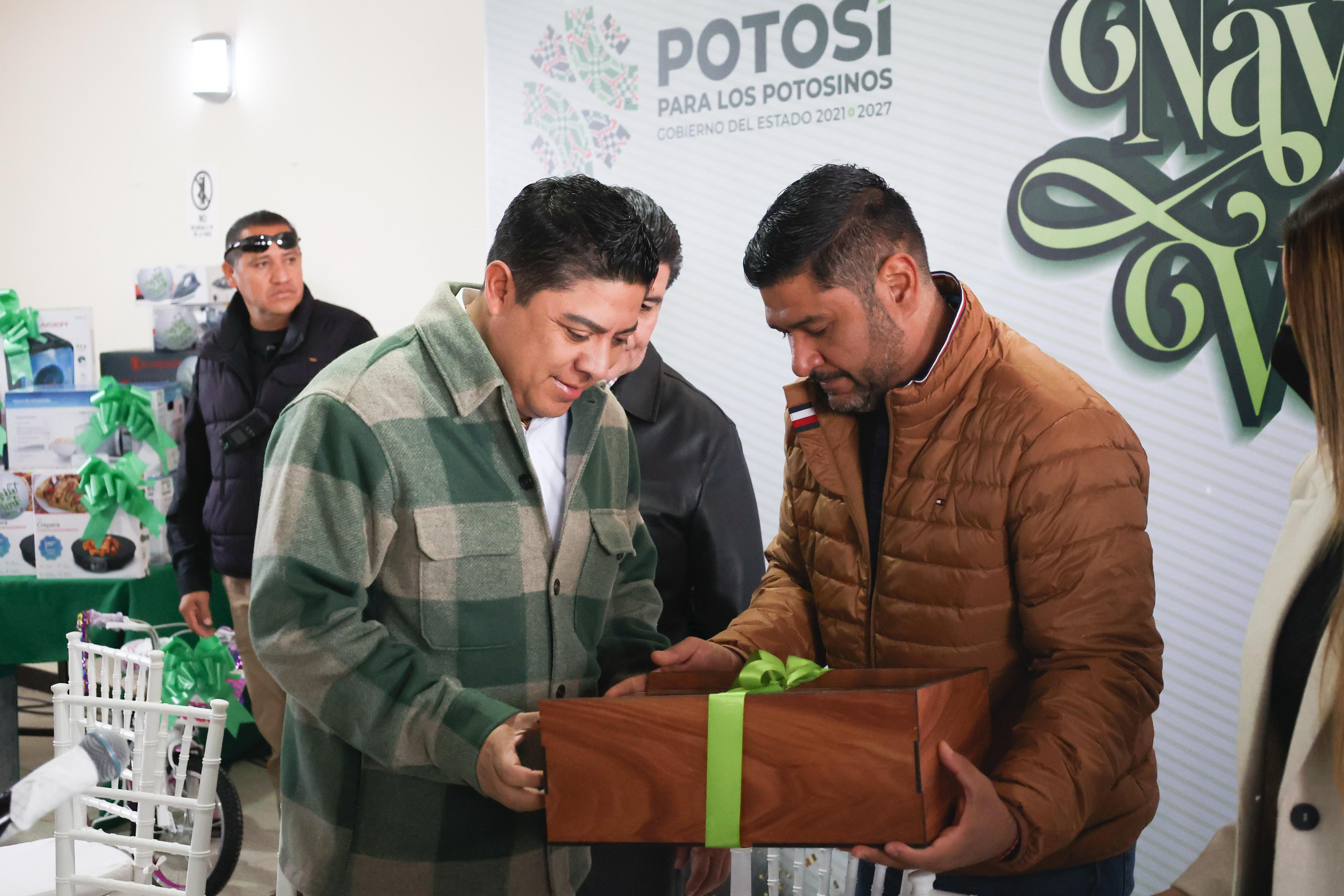 Ricardo Gallardo encabeza posada y anuncia renovación del Centro de Abastos en SLP