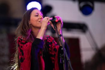 Chetes emociona a miles en la Verbena Navideña 2024 con concierto en el Zócalo