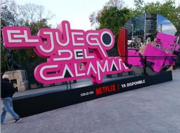 Retiran instalación publicitaria ilegal de "El juego del calamar" en Chapultepec