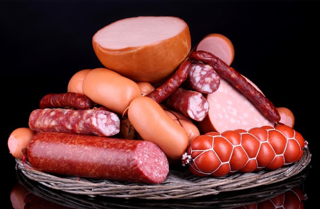 Una dieta rica en carne roja procesada se vincula con mayor riesgo de demencia