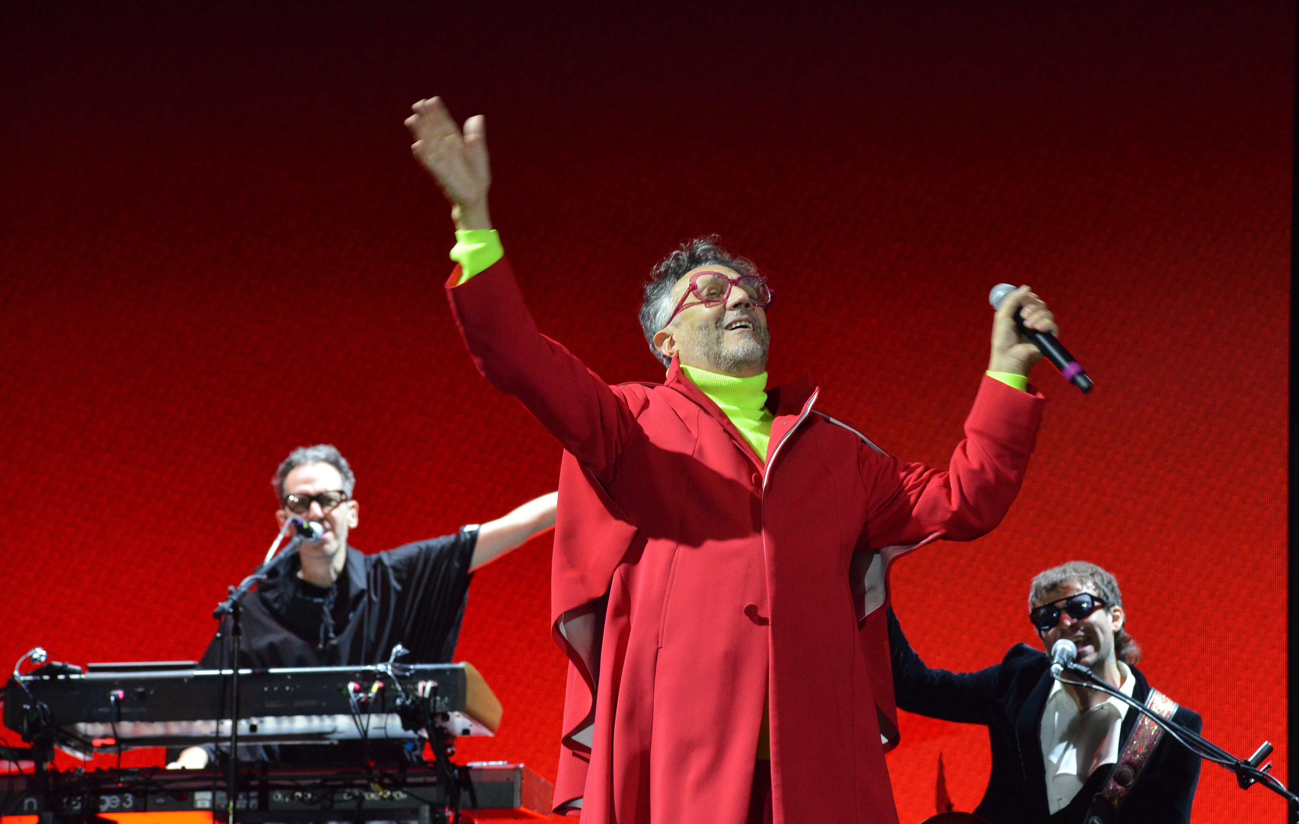 Disfrutan más de 80 mil personas la música de Fito Páez en el Zócalo de la Ciudad de México