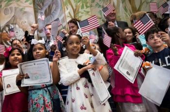 Trump firma orden ejecutiva para negar ciudadanía a hijos de inmigrantes indocumentados