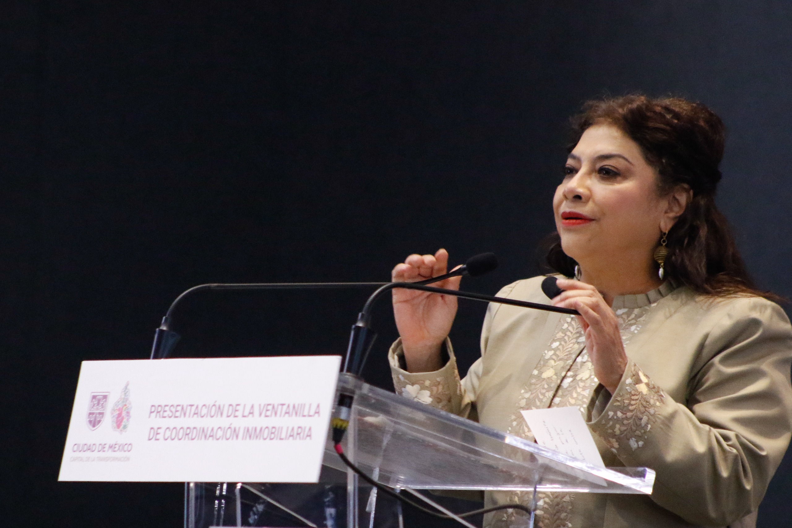 Clara Brugada atiende demandas ciudadanas en tercera audiencia del Zócalo de Gobierno Ciudadano