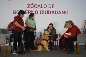 Clara Brugada atiende más de 1,300 solicitudes en Zócalo de Gobierno Ciudadano