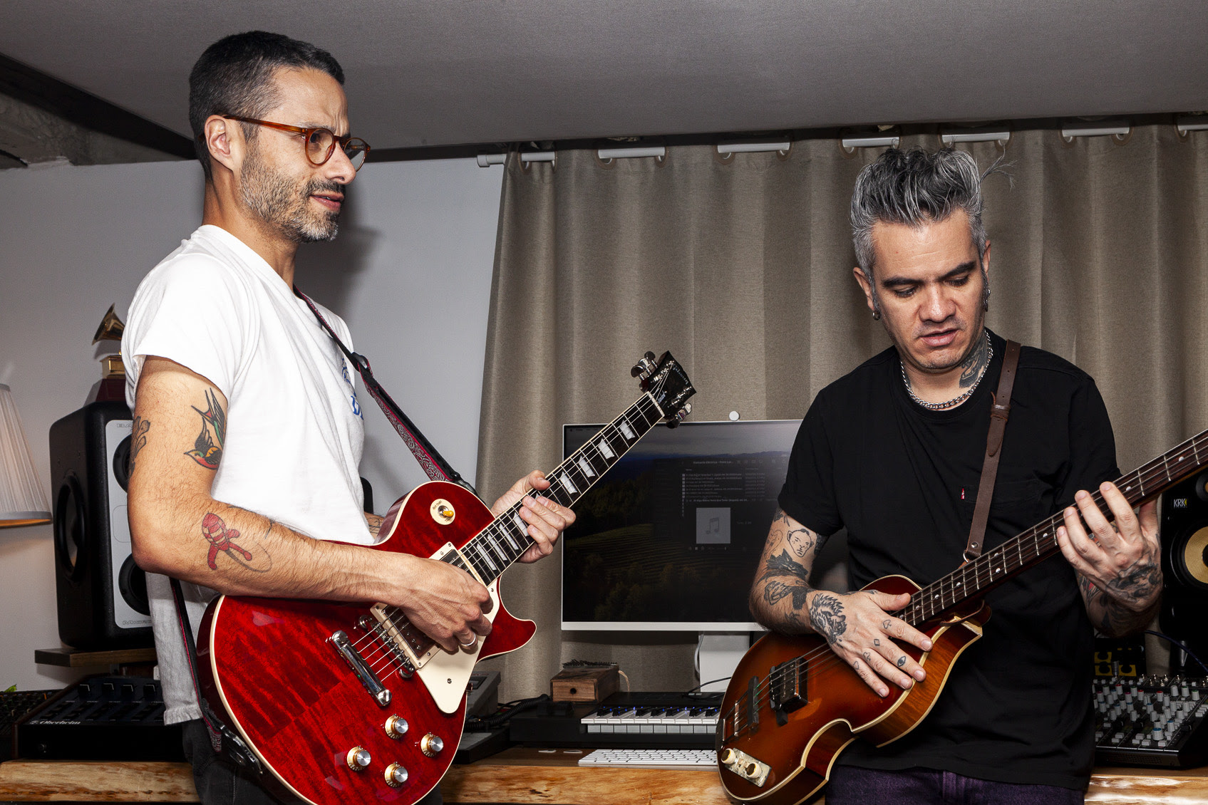 Last Dinosaurs y Diamante Eléctrico reinventan Shallow Boy con un toque funky