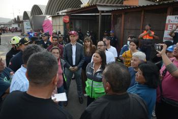 Clara Brugada anuncia apoyo a locatarios tras incendio en la Central de Abasto