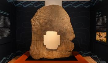 Reintegran a Chalcatzingo el Monumento 9 "Portal al Inframundo, tras su repatriación