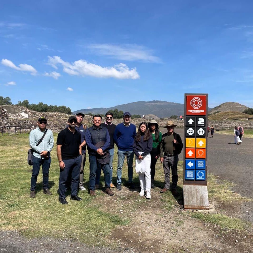Teotihuacán estrena señalética moderna con apoyo de Turquía y diseño de Lance Wyman