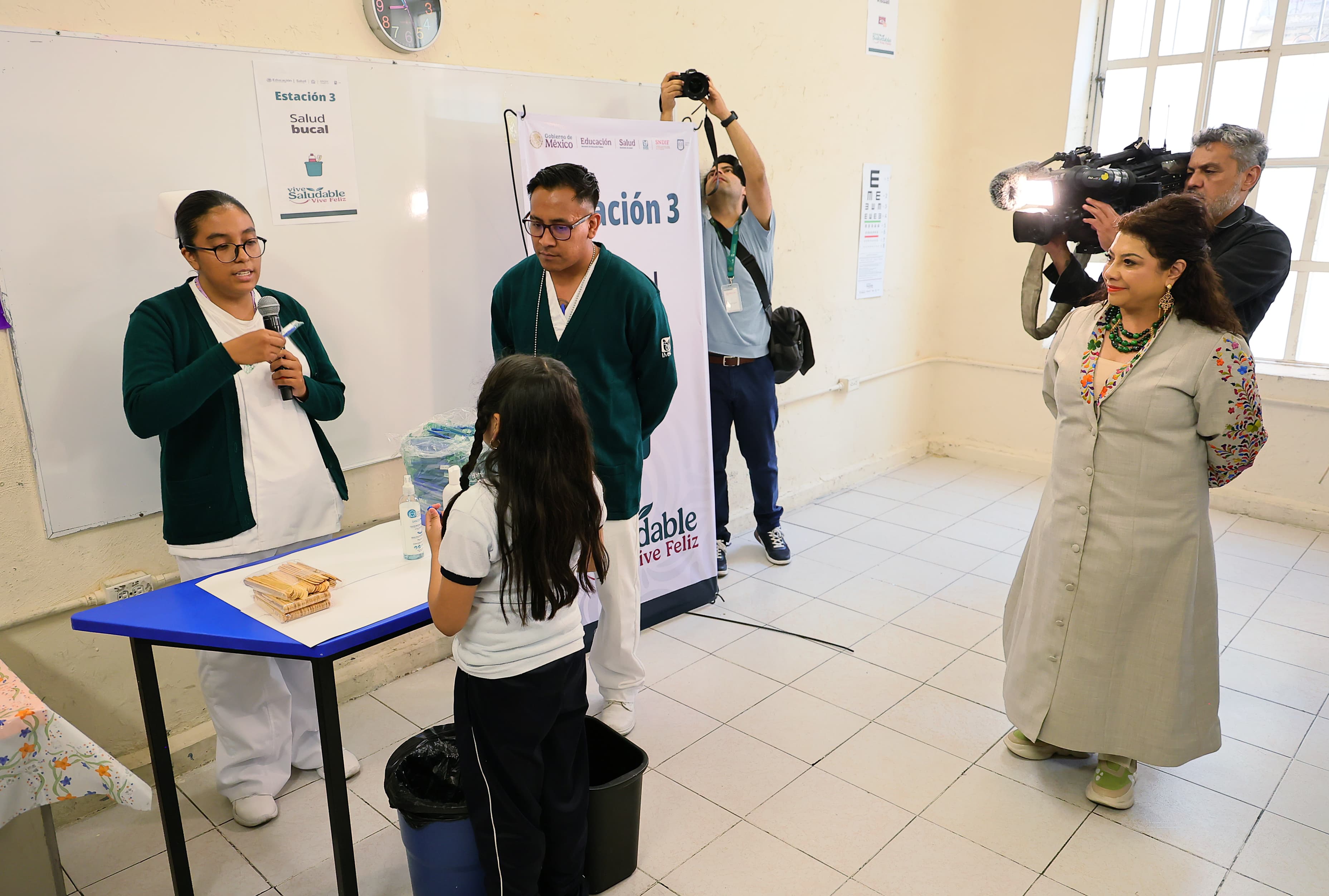 Clara Brugada y Sheinbaum impulsan estrategia Vive Saludable, Vive Feliz en escuelas