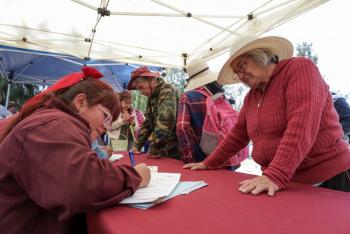 Productores de Tláhuac reciben composta gratuita para fertilizar 30 hectáreas