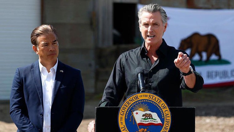 Gavin Newsom impugna aranceles de Trump con demanda que defiende a la economía de California
