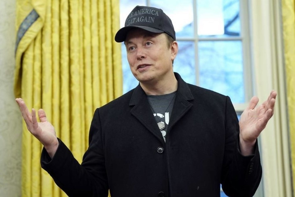 Elon Musk ofrece millones y confidencialidad a mujeres para crear su