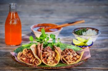 Tacos de tripa: Delicia callejera que puede afectar tu salud si los comes en exceso