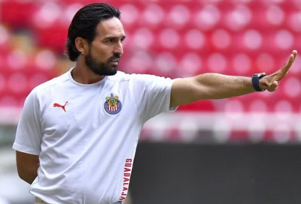 Gerardo Espinoza deja de ser técnico de Chivas tras eliminación en Concachampions y Liga MX