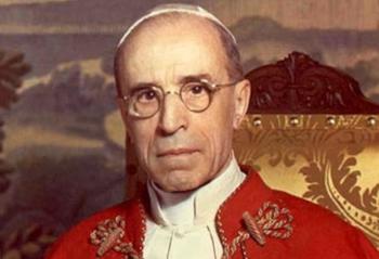El funeral del papa Pío XII, marcado por tragedias e insólitos errores de embalsamamiento