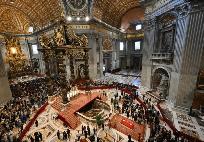 Rosa Icela Rodríguez honra legado del papa Francisco en su funeral en el Vaticano