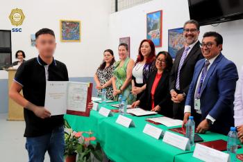 Jóvenes en reintegración social concluyen curso de barbería con validez oficial en CDMX