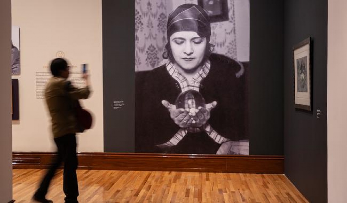 Exposición en el Munal explora el espiritismo, astrología y terror cósmico en el arte mexicano