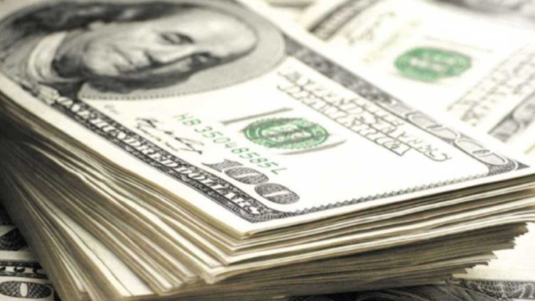 Peso mexicano cae por segundo día tras recorte de tasas de Banxico