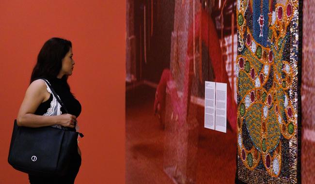 Tina Girouard regresa al Museo Tamayo con una retrospectiva que reivindica el arte desde lo femenino