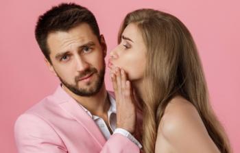 Por qué los hombres parecen olvidar antes una ruptura amorosa, según la psicología