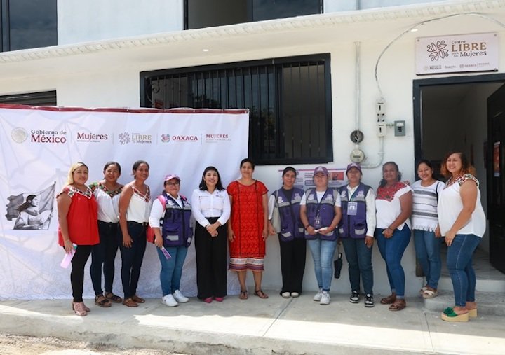 Brigada Violeta recorre la región para prevenir violencia de género en Oaxaca