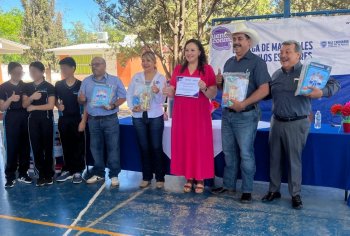 Entregan útiles escolares y apoyan infraestructura educativa en Chihuahua