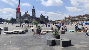 Gobierno capitalino limpia Zócalo y calles del Centro Histórico tras retiro del plantón de la CNTE