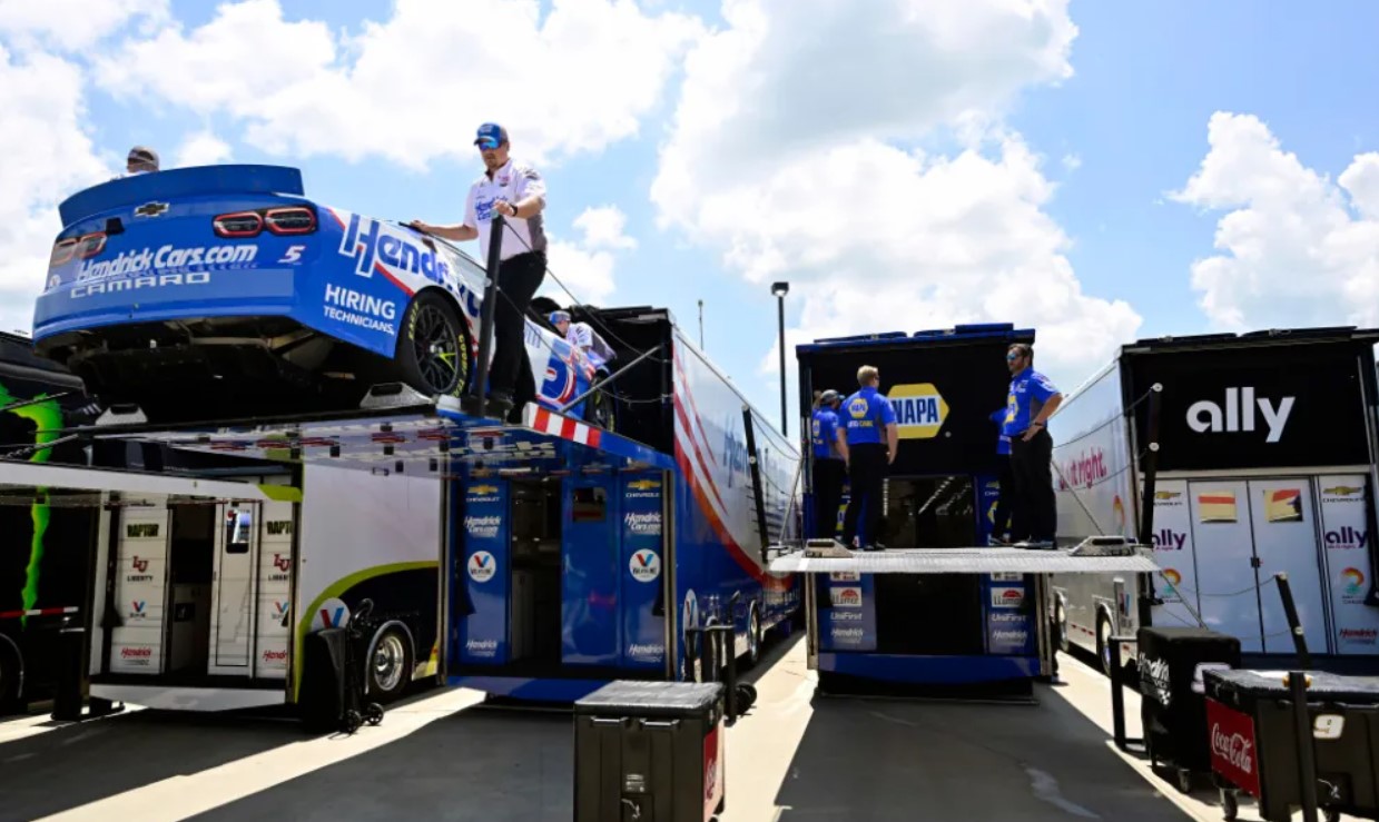 Los autos de NASCAR Cup ya están en camino a México para su histórica carrera en CDMX