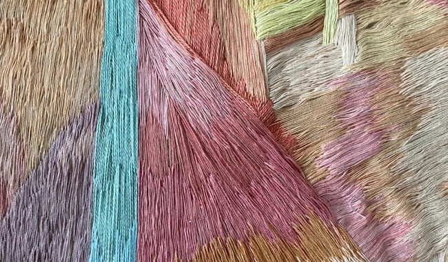 Isa Carrillo transforma el mural Liberación en una instalación textil contemporánea en Bellas Artes