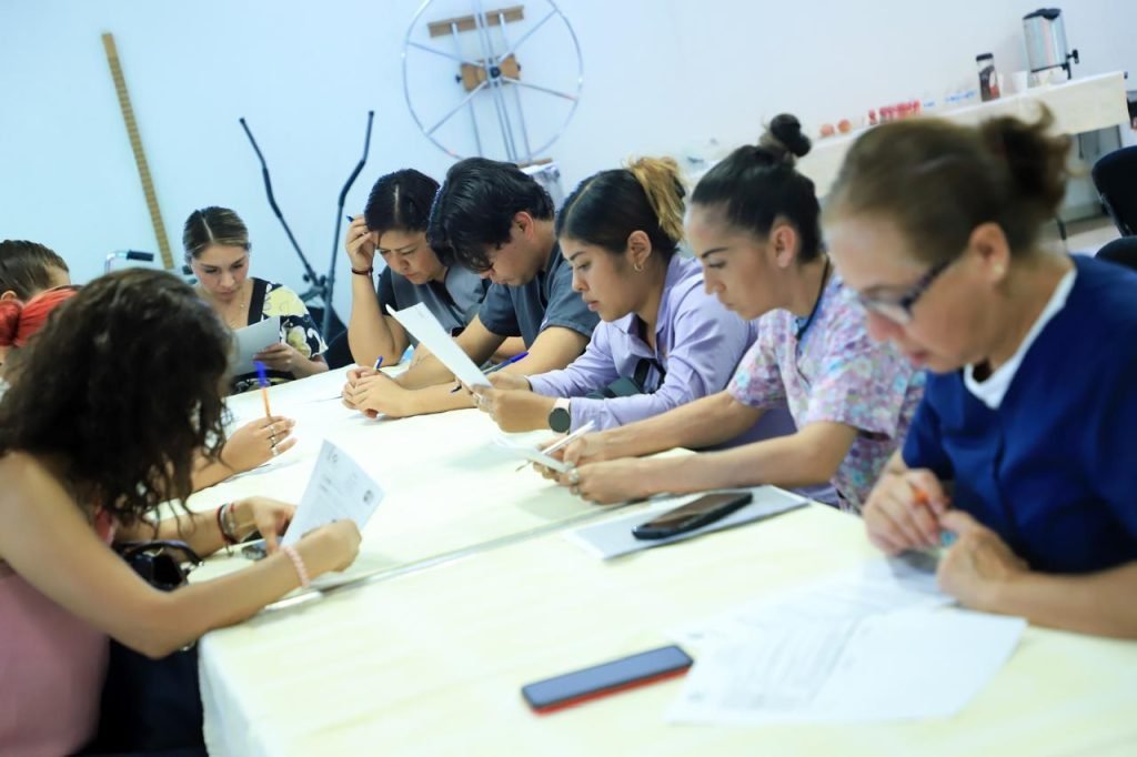 DIF Guanajuato evalúa a cuidadores de adultos mayores para certificación en competencias laborales