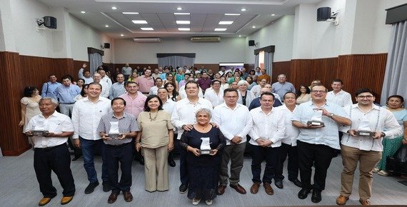 Gobernador de Tabasco inicia obra pública en Santa Cruz con empleo local