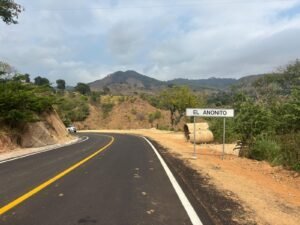 Gobierno de Guerrero concluye pavimentación en tramo carretero de Petatlán