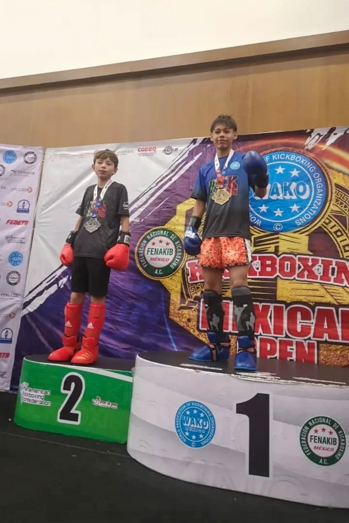 Tres queretanos triunfan en el Mexican Open de kickboxing