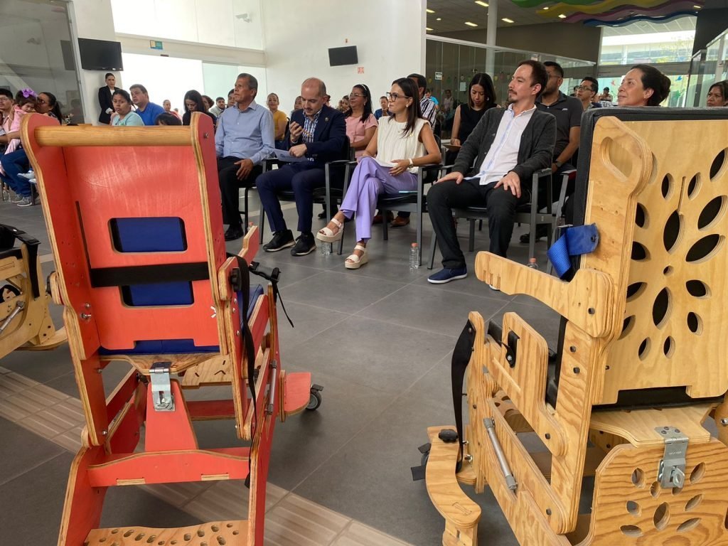 Gobierno de Guanajuato impulsa inclusión con entrega de dispositivos para niños con discapacidad